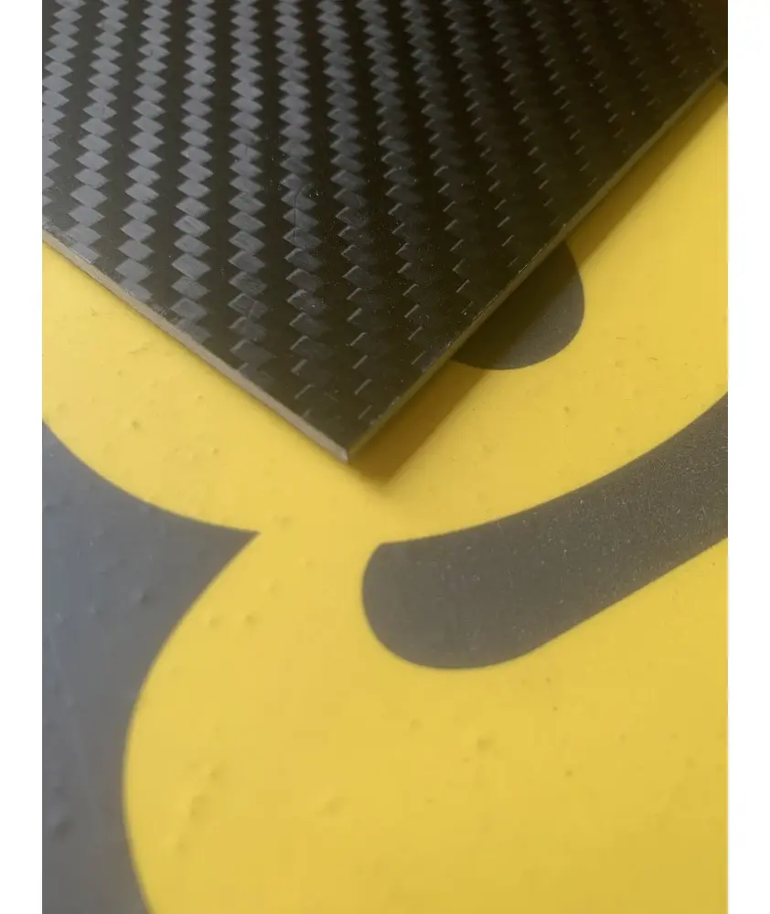 PLACA FIBRA DE CARBONO + FIBRA DE VIDRIO (revisar u. medida y medidas con andrés)
